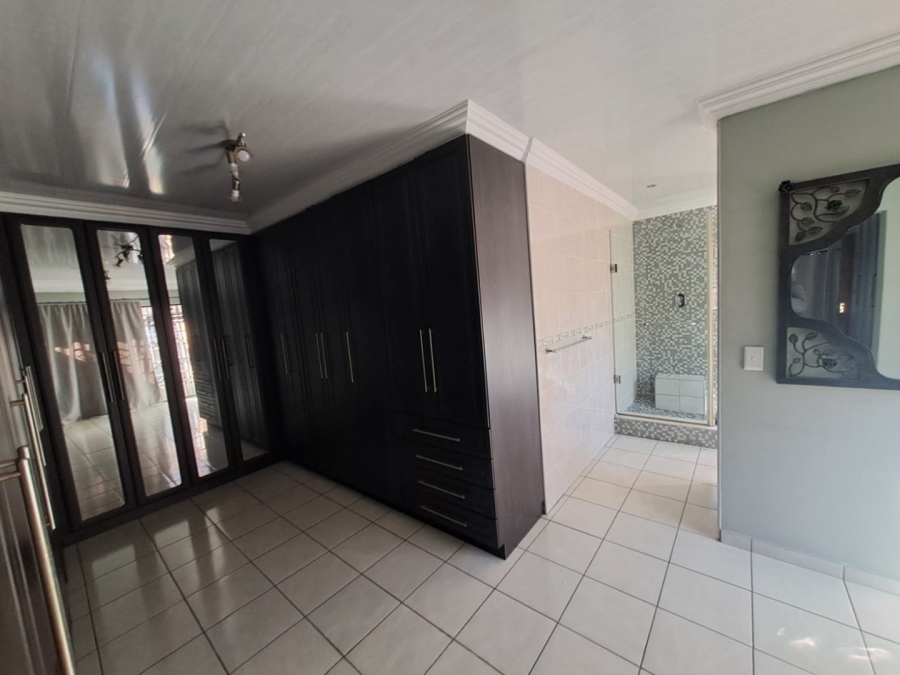 4 Bedroom Property for Sale in Vanderbijlpark SE 6 Gauteng