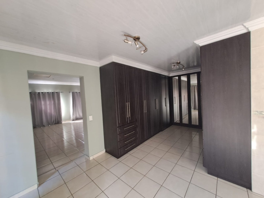 4 Bedroom Property for Sale in Vanderbijlpark SE 6 Gauteng