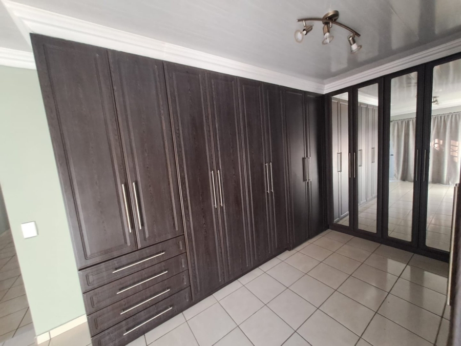 4 Bedroom Property for Sale in Vanderbijlpark SE 6 Gauteng