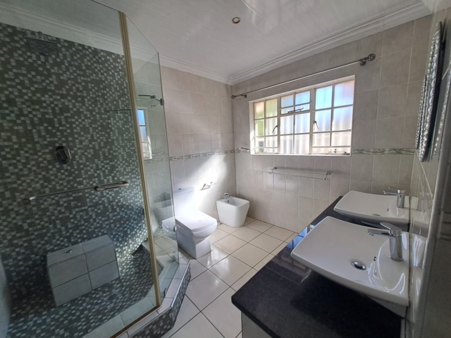 4 Bedroom Property for Sale in Vanderbijlpark SE 6 Gauteng