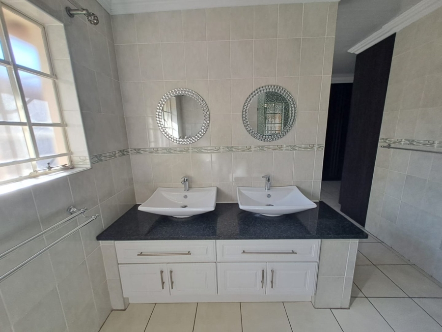 4 Bedroom Property for Sale in Vanderbijlpark SE 6 Gauteng