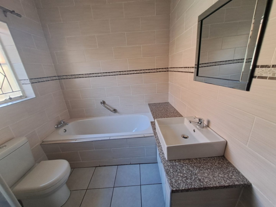 4 Bedroom Property for Sale in Vanderbijlpark SE 6 Gauteng