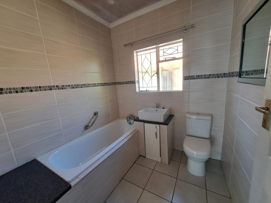 4 Bedroom Property for Sale in Vanderbijlpark SE 6 Gauteng