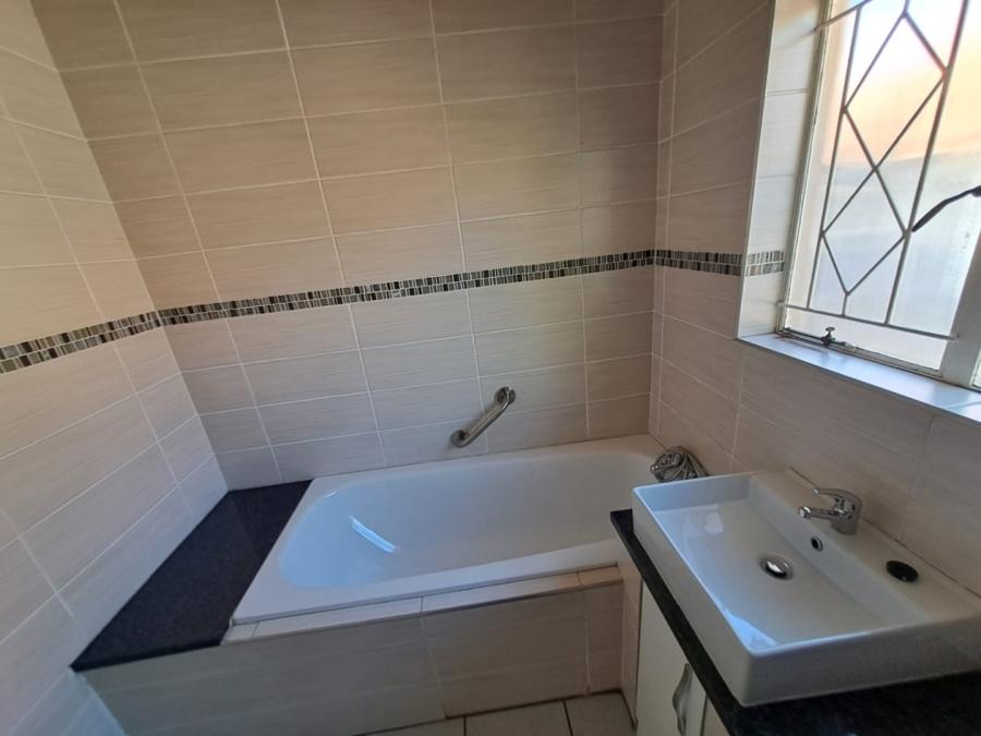4 Bedroom Property for Sale in Vanderbijlpark SE 6 Gauteng