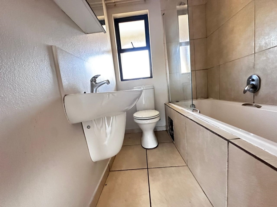 2 Bedroom Property for Sale in Lakefield Gauteng