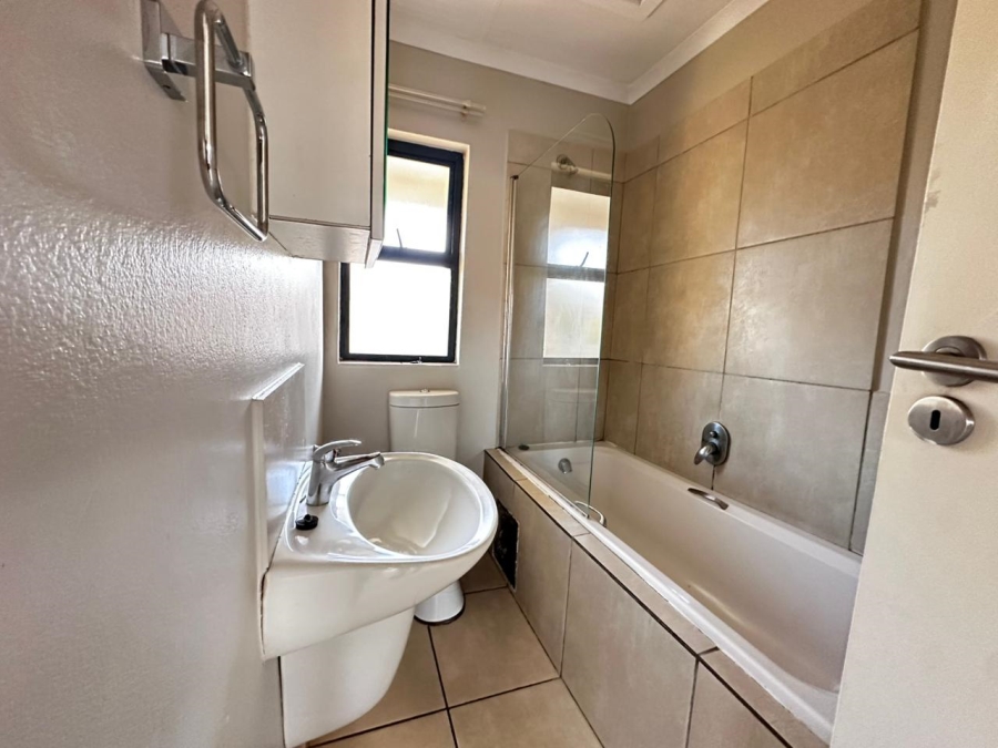 2 Bedroom Property for Sale in Lakefield Gauteng