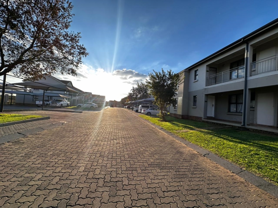 2 Bedroom Property for Sale in Lakefield Gauteng