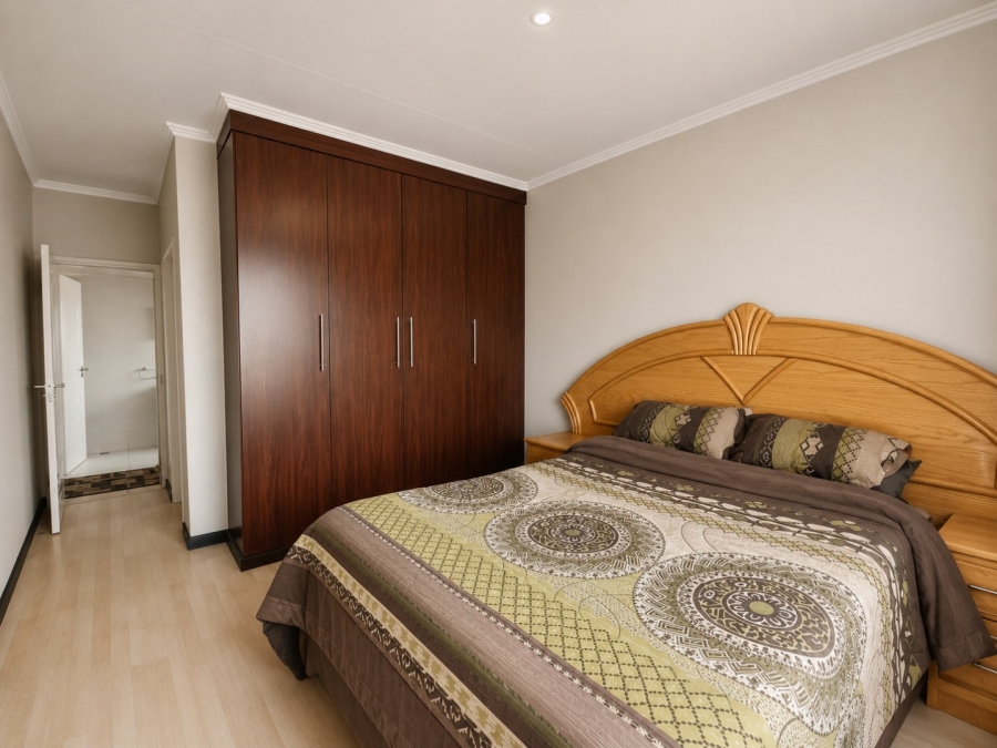 2 Bedroom Property for Sale in Greenstone Hill Gauteng