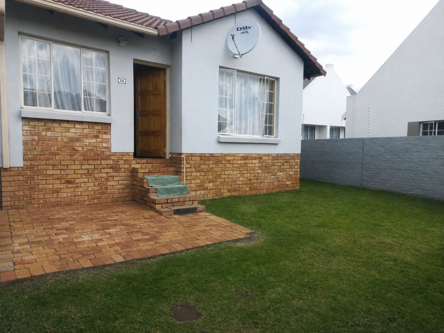 2 Bedroom Property for Sale in Kosmosdal Gauteng