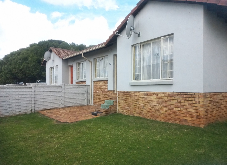 2 Bedroom Property for Sale in Kosmosdal Gauteng