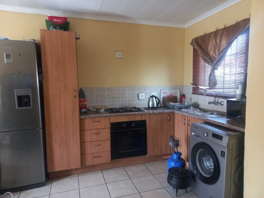 2 Bedroom Property for Sale in Kosmosdal Gauteng