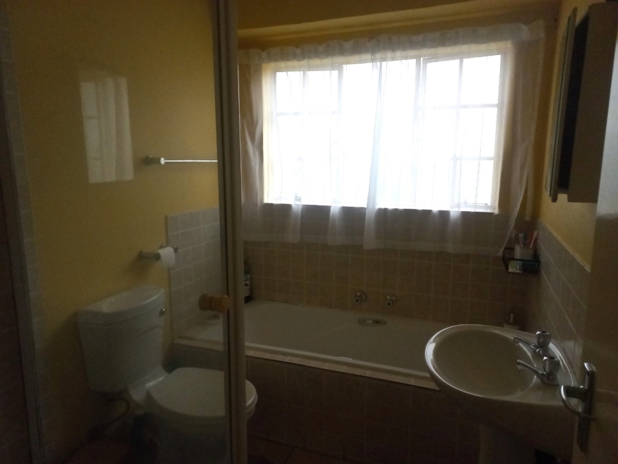 2 Bedroom Property for Sale in Kosmosdal Gauteng