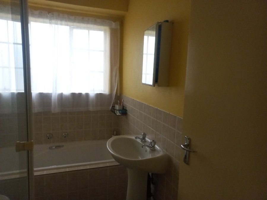 2 Bedroom Property for Sale in Kosmosdal Gauteng