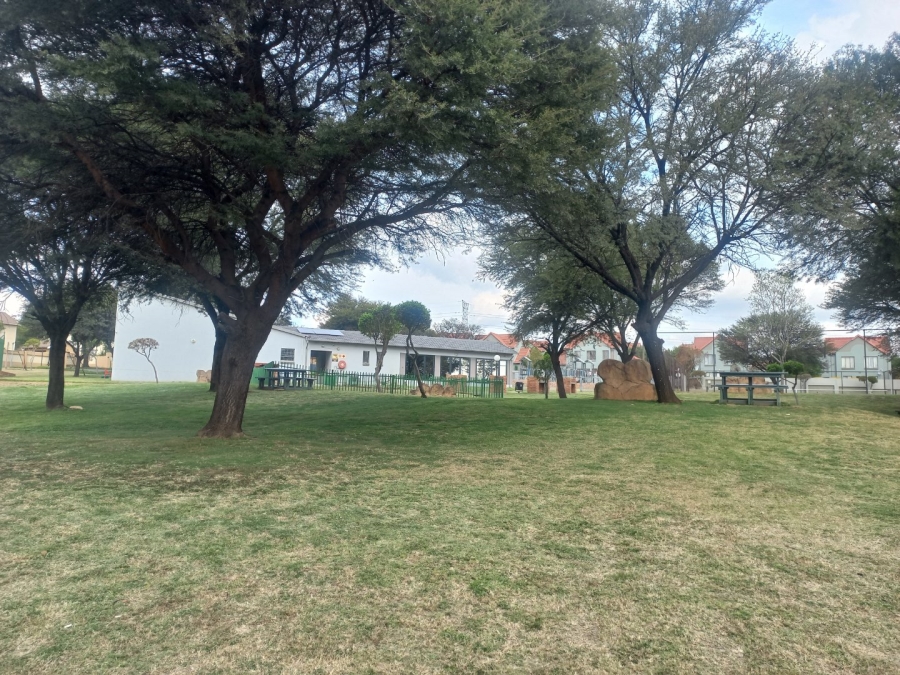 2 Bedroom Property for Sale in Kosmosdal Gauteng