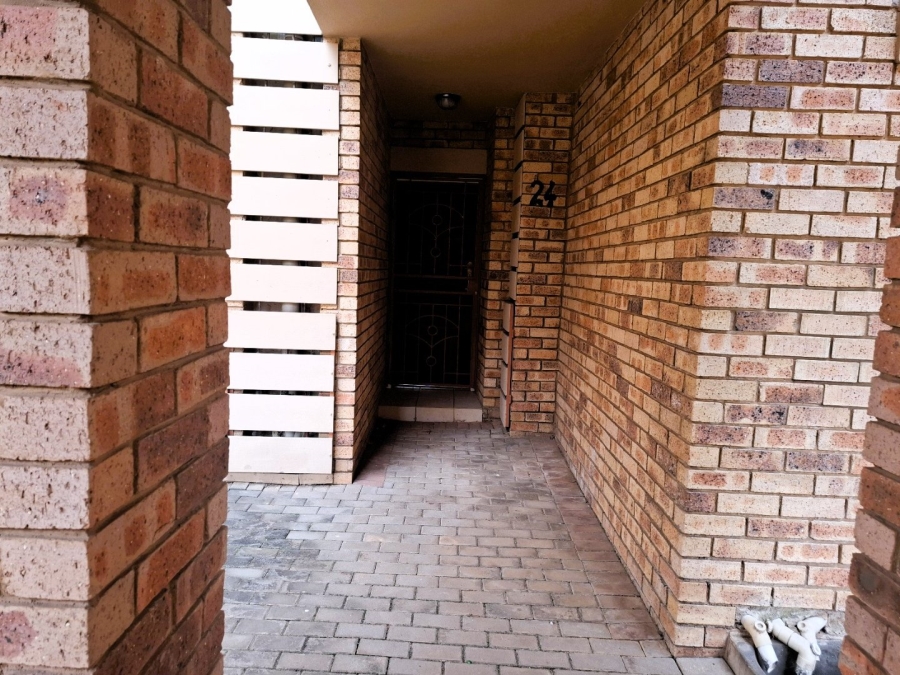 To Let 2 Bedroom Property for Rent in Mooikloof Ridge Gauteng