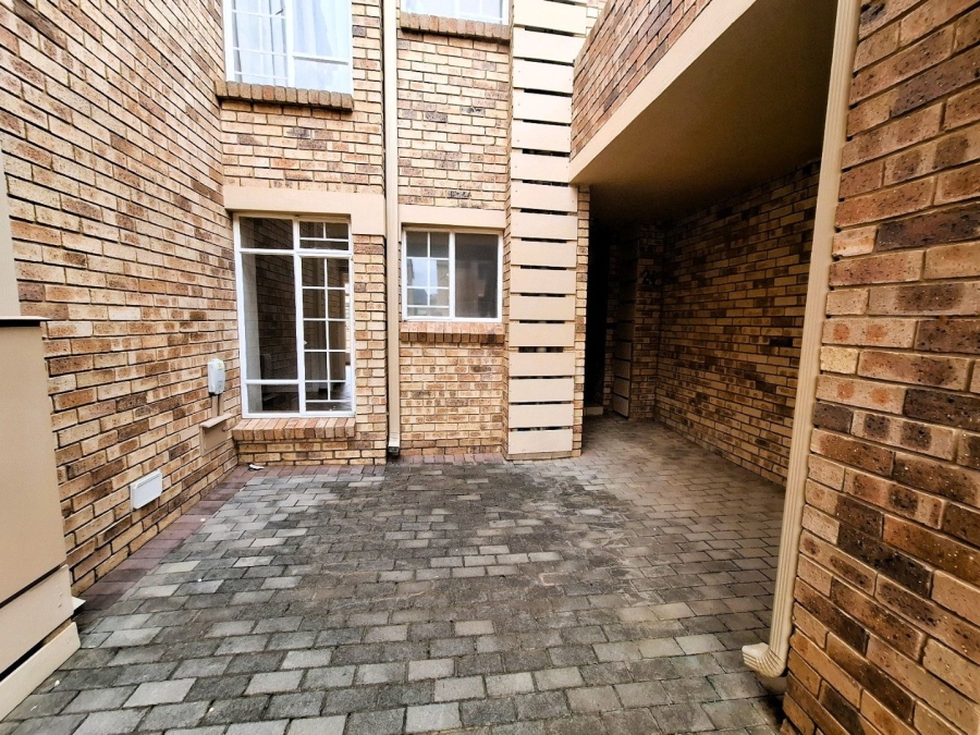 To Let 2 Bedroom Property for Rent in Mooikloof Ridge Gauteng