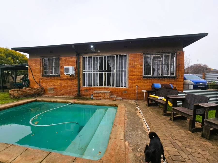 2 Bedroom Property for Sale in Glenvarloch Gauteng