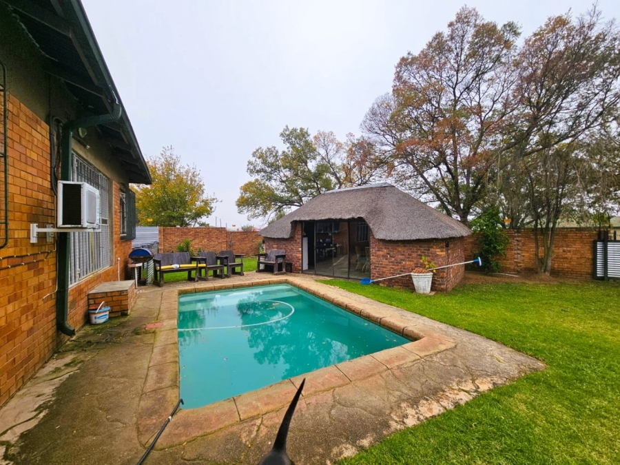 2 Bedroom Property for Sale in Glenvarloch Gauteng