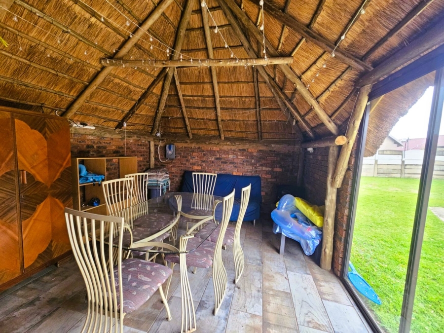 2 Bedroom Property for Sale in Glenvarloch Gauteng