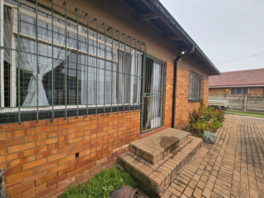 2 Bedroom Property for Sale in Glenvarloch Gauteng