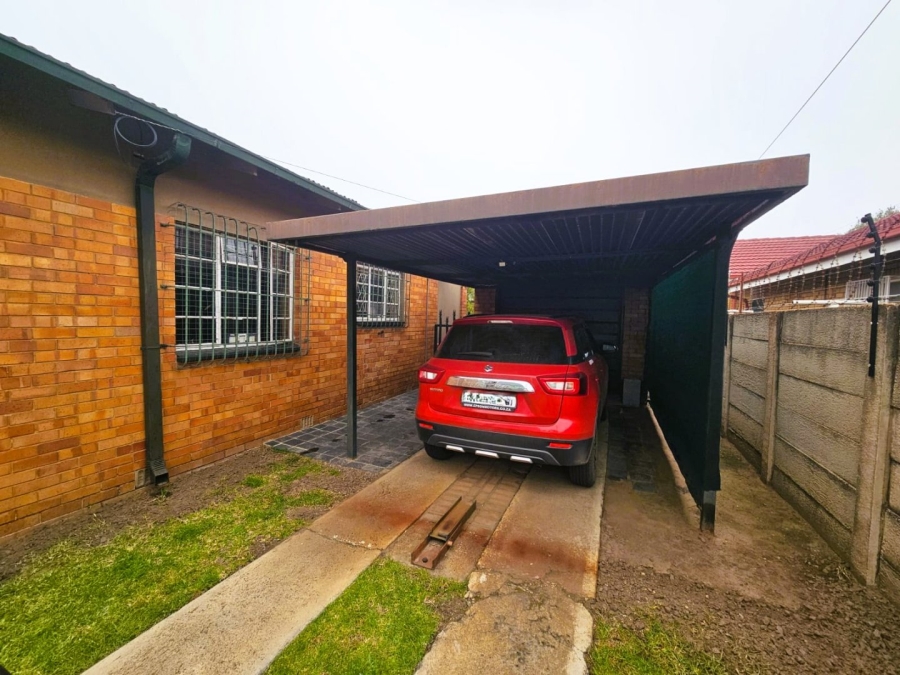 2 Bedroom Property for Sale in Glenvarloch Gauteng