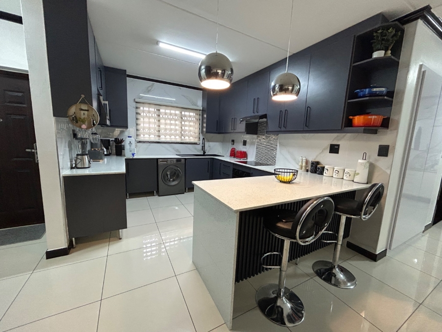 3 Bedroom Property for Sale in Carlswald Gauteng