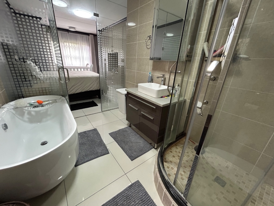 3 Bedroom Property for Sale in Carlswald Gauteng