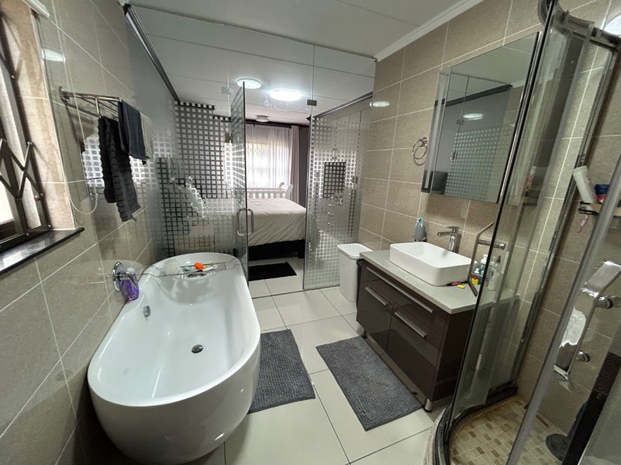 3 Bedroom Property for Sale in Carlswald Gauteng