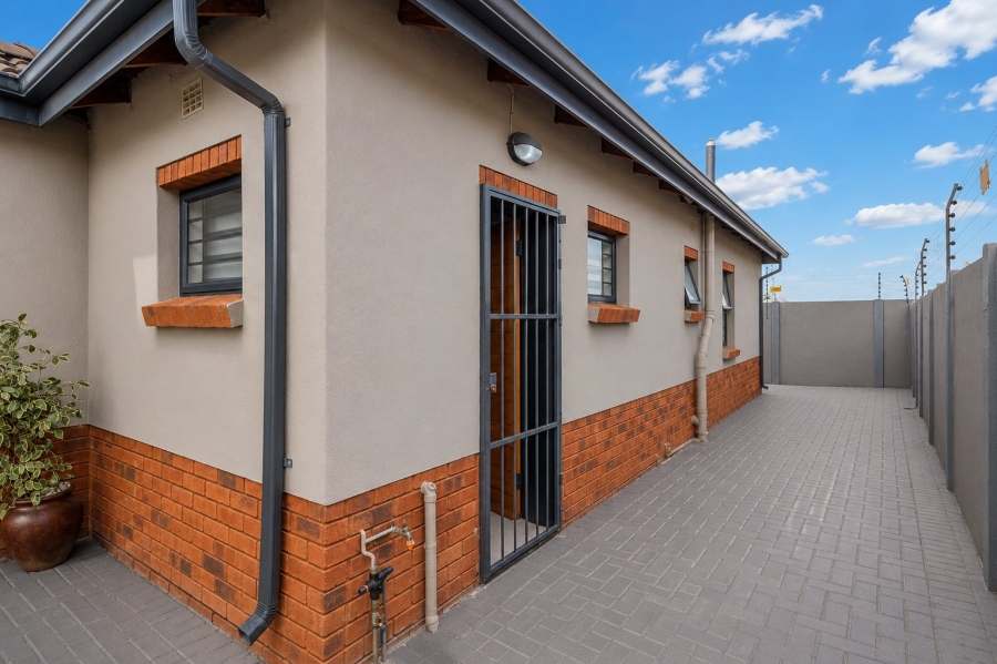 3 Bedroom Property for Sale in Andeon Gauteng
