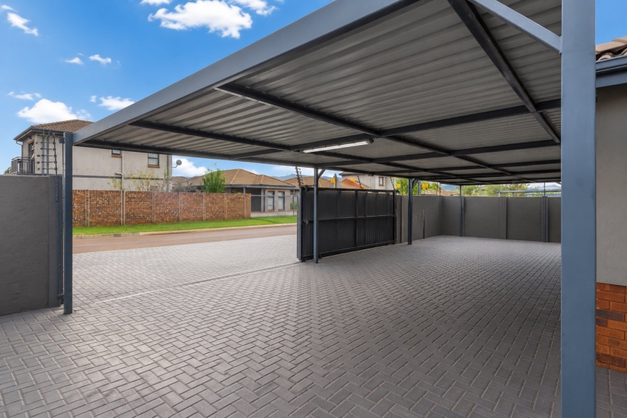 3 Bedroom Property for Sale in Andeon Gauteng
