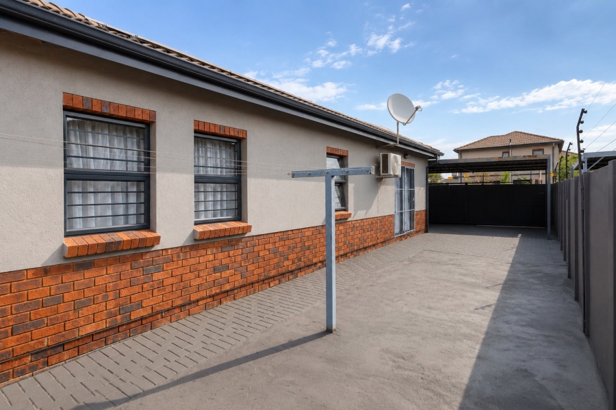 3 Bedroom Property for Sale in Andeon Gauteng