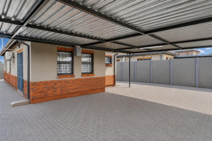 3 Bedroom Property for Sale in Andeon Gauteng