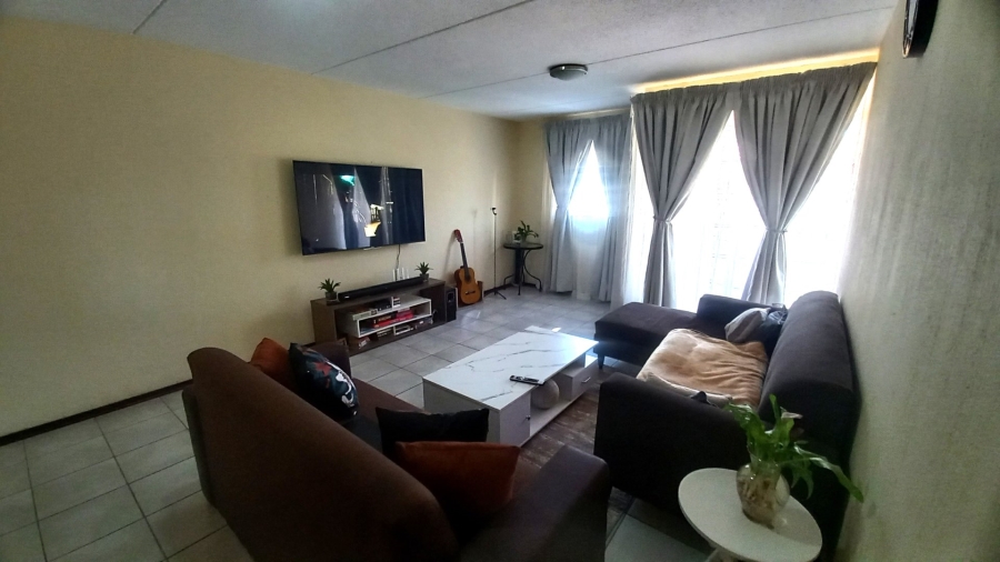 2 Bedroom Property for Sale in Noordwyk Gauteng