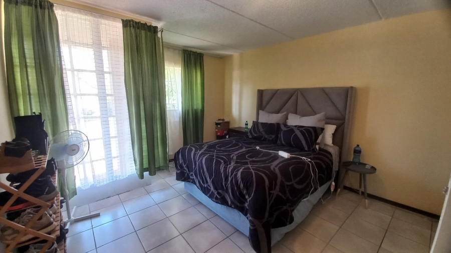2 Bedroom Property for Sale in Noordwyk Gauteng