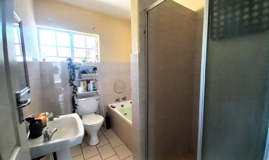 2 Bedroom Property for Sale in Noordwyk Gauteng