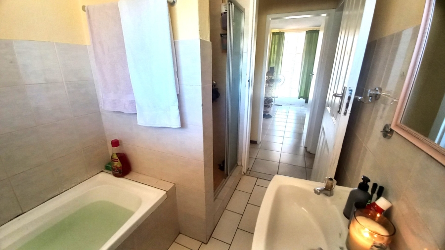 2 Bedroom Property for Sale in Noordwyk Gauteng