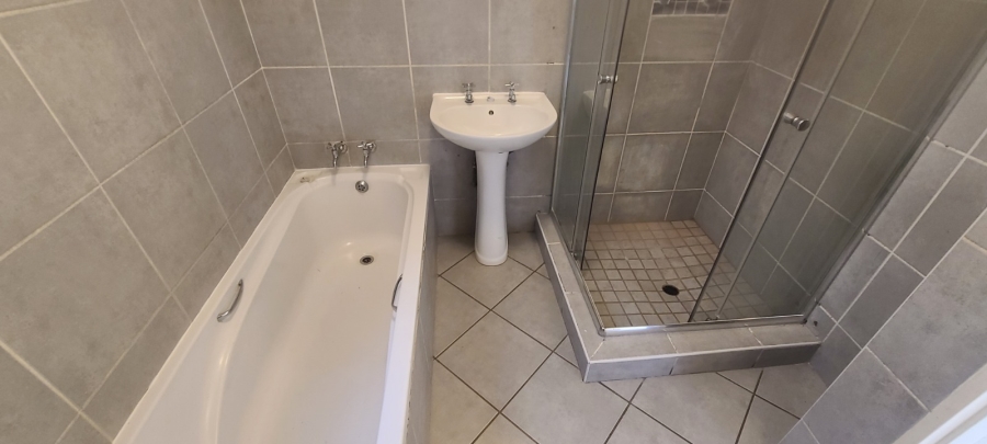 2 Bedroom Property for Sale in Edenvale Central Gauteng