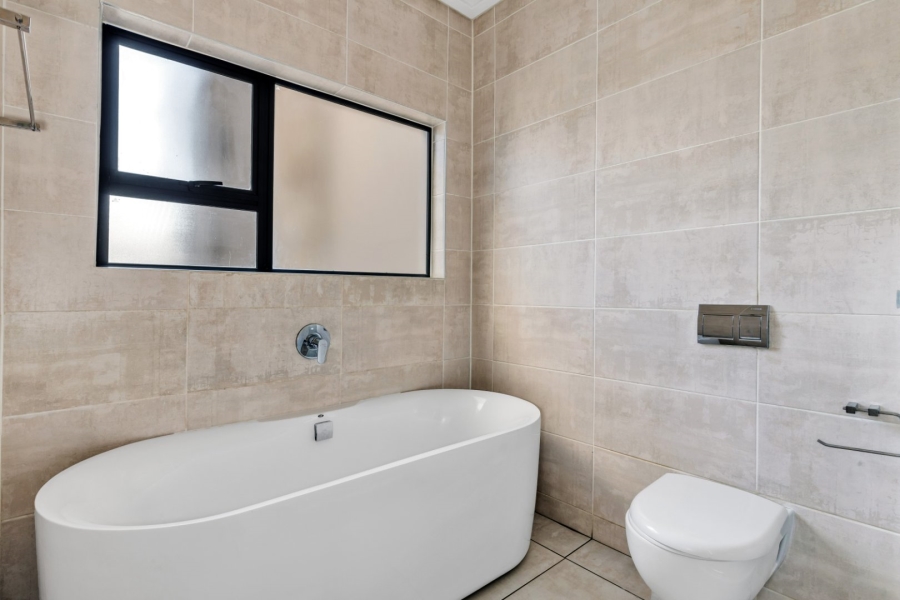 2 Bedroom Property for Sale in Waterfall Gauteng
