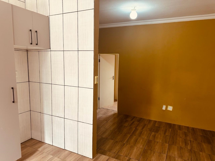 To Let 1 Bedroom Property for Rent in Meredale Gauteng