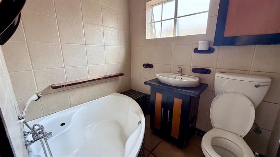 To Let 2 Bedroom Property for Rent in Rewlatch Gauteng
