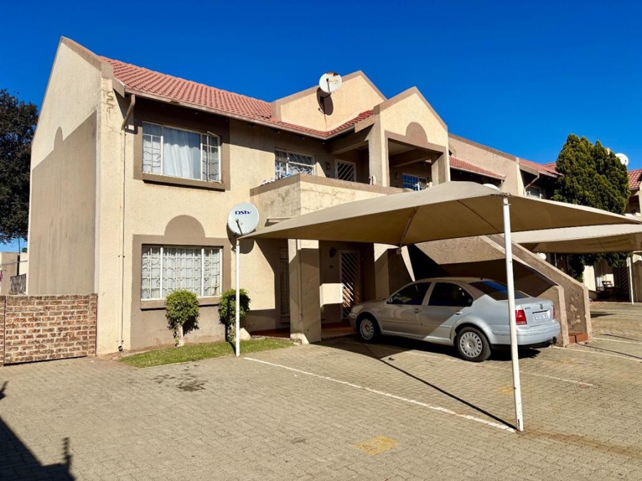 To Let 2 Bedroom Property for Rent in Rewlatch Gauteng