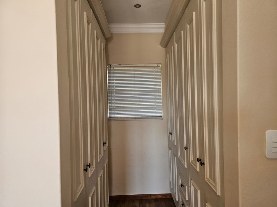  Bedroom Property for Sale in Olympus AH Gauteng