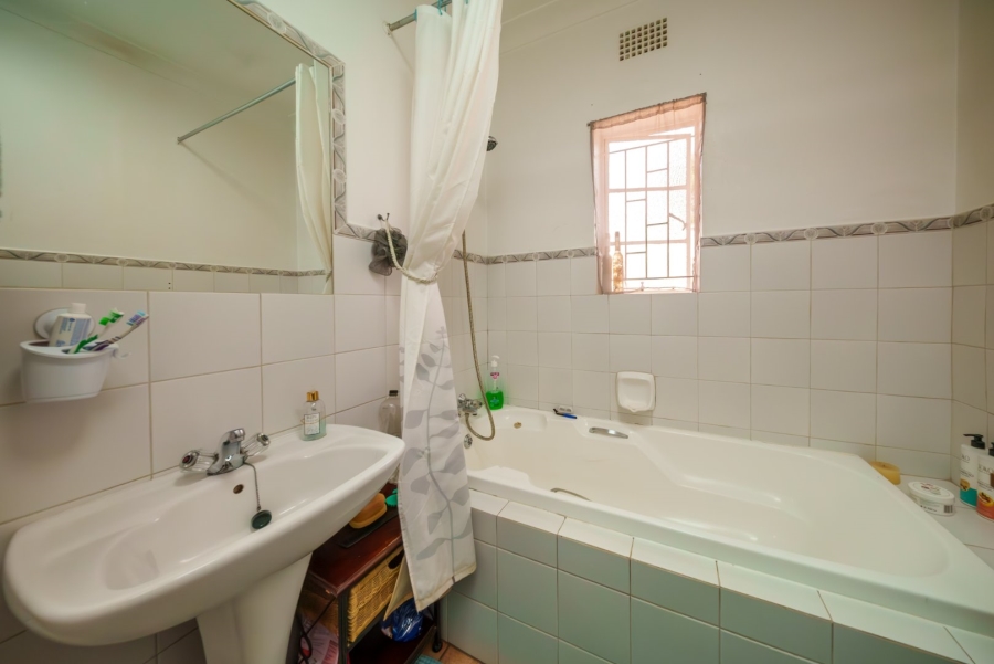 To Let 3 Bedroom Property for Rent in Lakeside Village Gauteng