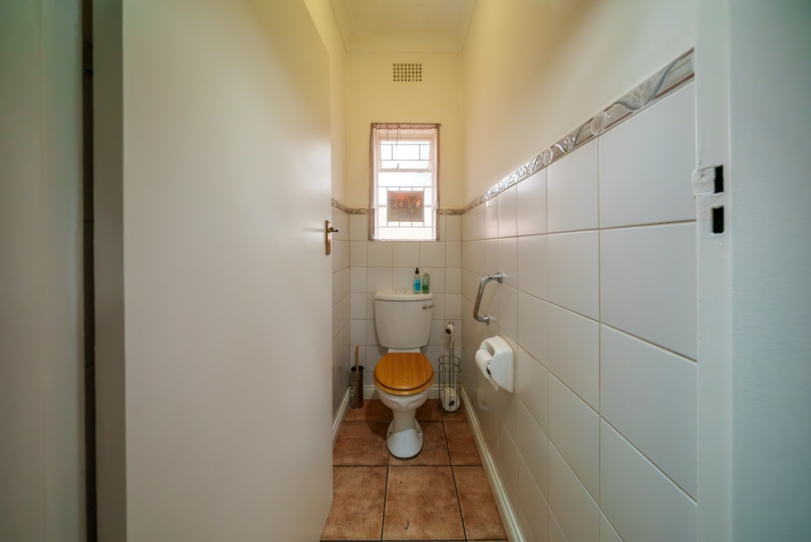 To Let 3 Bedroom Property for Rent in Lakeside Village Gauteng