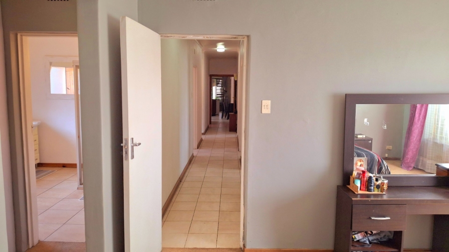 5 Bedroom Property for Sale in Vanderbijlpark Sw 2 Gauteng
