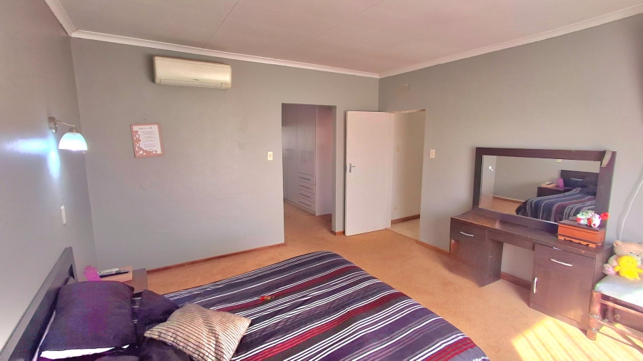 5 Bedroom Property for Sale in Vanderbijlpark Sw 2 Gauteng