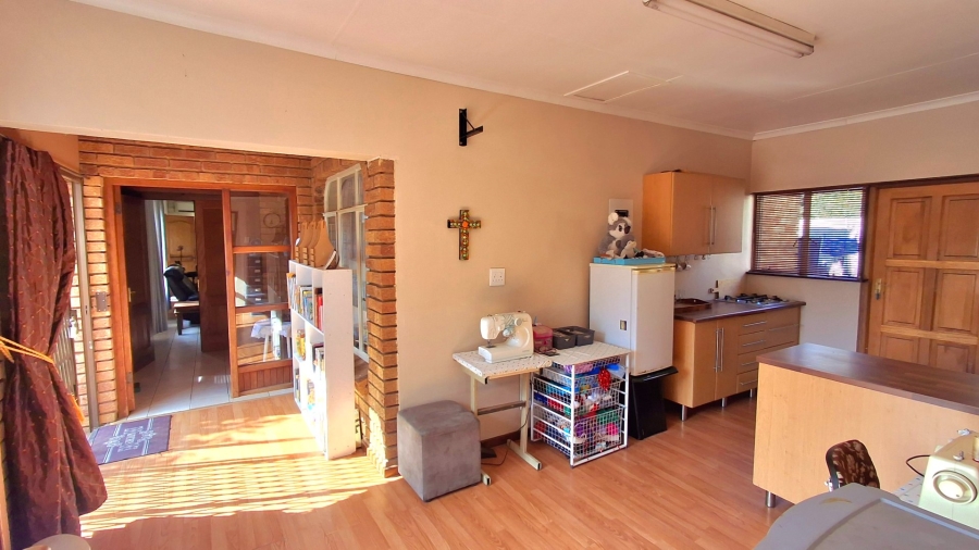 5 Bedroom Property for Sale in Vanderbijlpark Sw 2 Gauteng