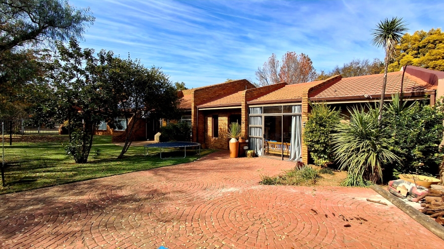 5 Bedroom Property for Sale in Vanderbijlpark Sw 2 Gauteng