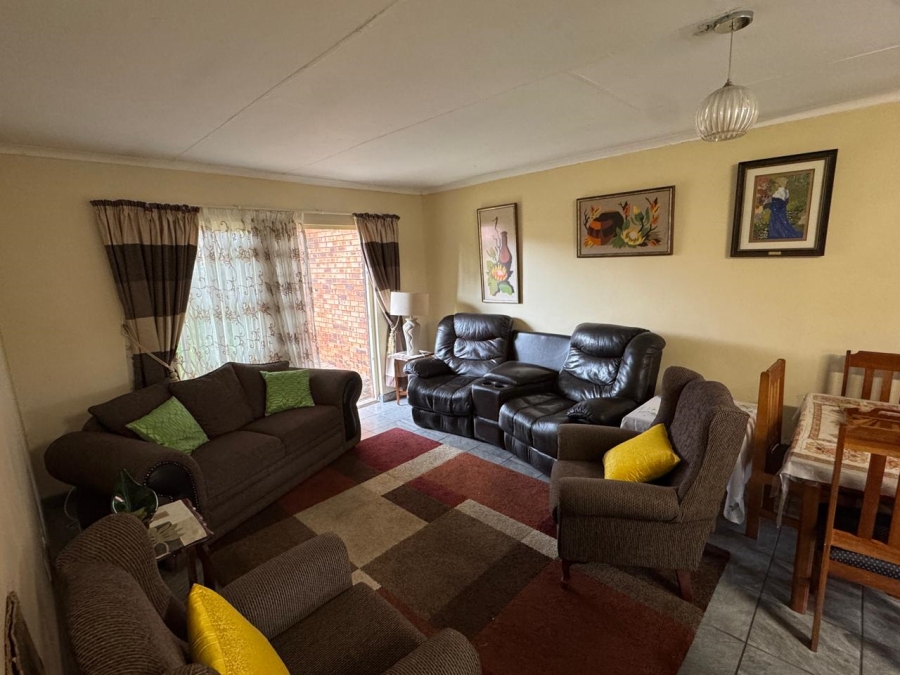 3 Bedroom Property for Sale in Die Hoewes Gauteng