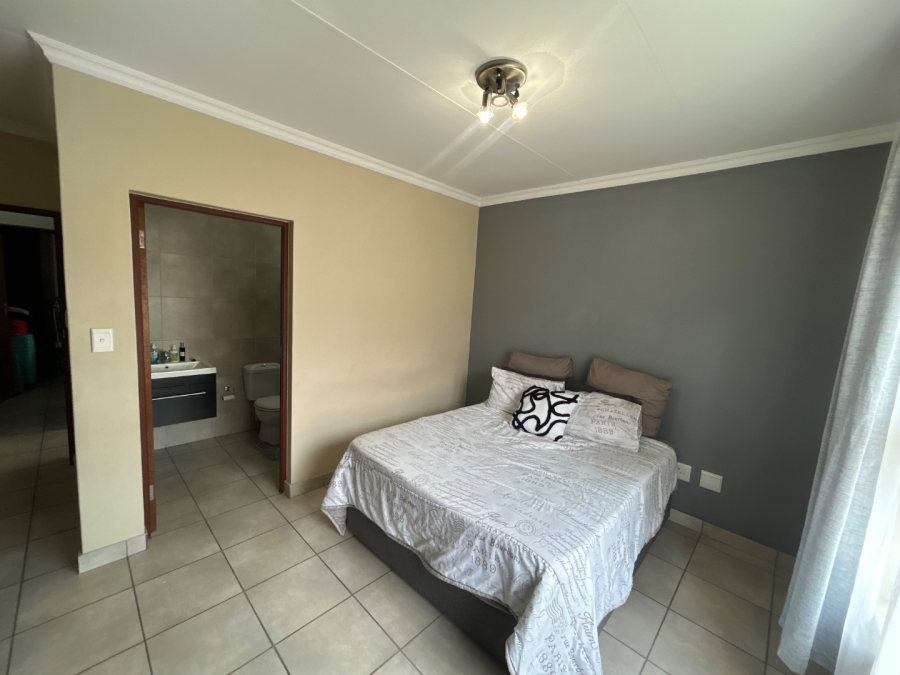 2 Bedroom Property for Sale in Carlswald Gauteng
